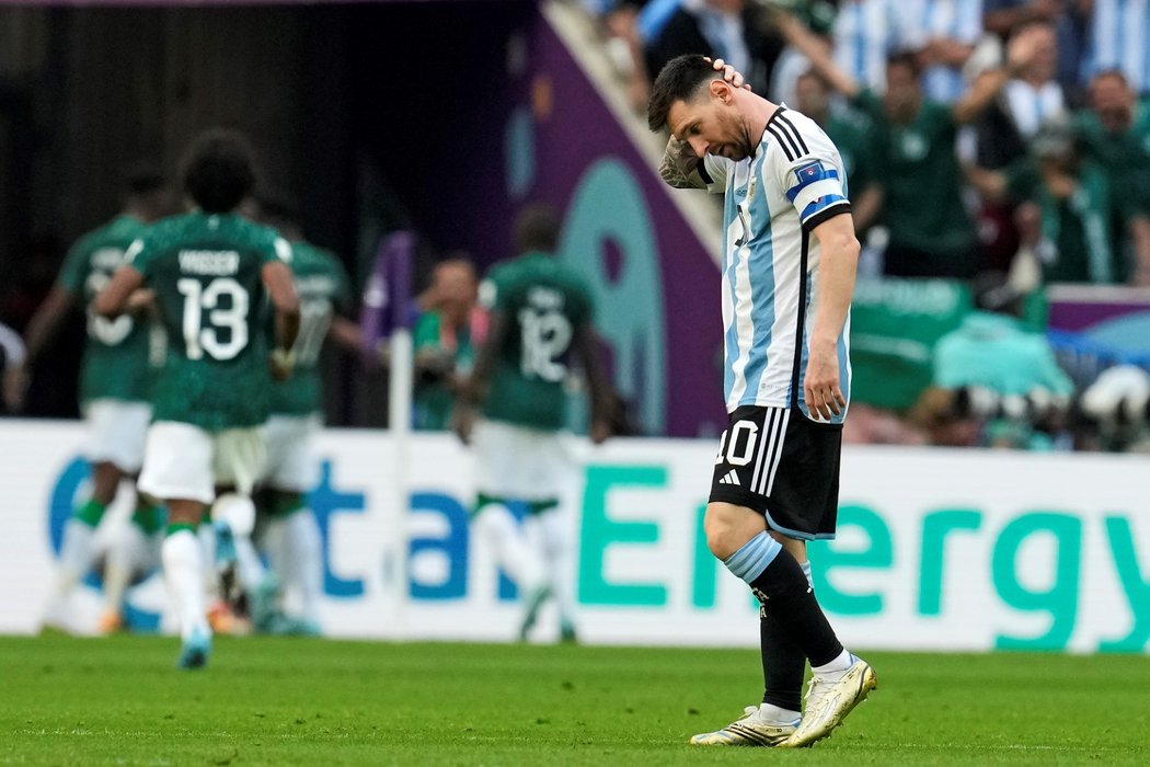 Zklamaný Lionel Messi po gólu Saúdské Arábie