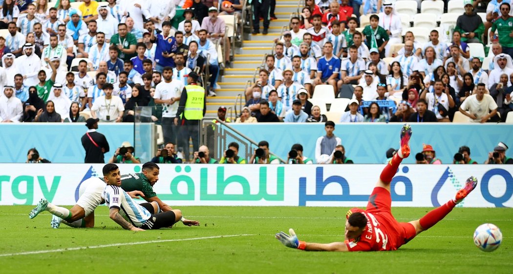 Al-Šahrí střílí gól Argentině