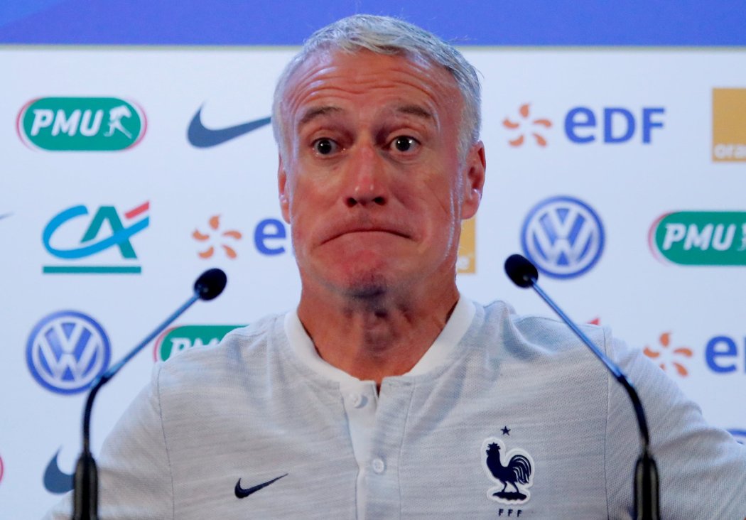 Didier Deschamps na tiskové konferenci jako trenér francouzské reprezentace