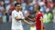 Pepe a Mehdi Carcela po vzájemném zápase Portugalska s Marokem na MS v Rusku