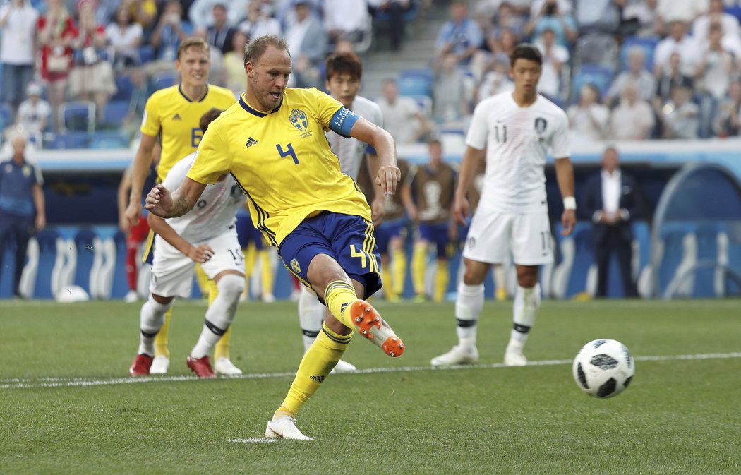 Andreas Granqvist poslal z penalty Švédsko do vedení nad Jižní Koreou