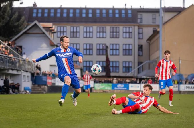 Rekord těsně odolal. Artis v derby na konci vyrovnal a je první. Druholigová úroveň, řekl Páník Rekord těsně odolal. Artis v derby na konci vyrovnal a je první. Druholigová úroveň, řekl Páník