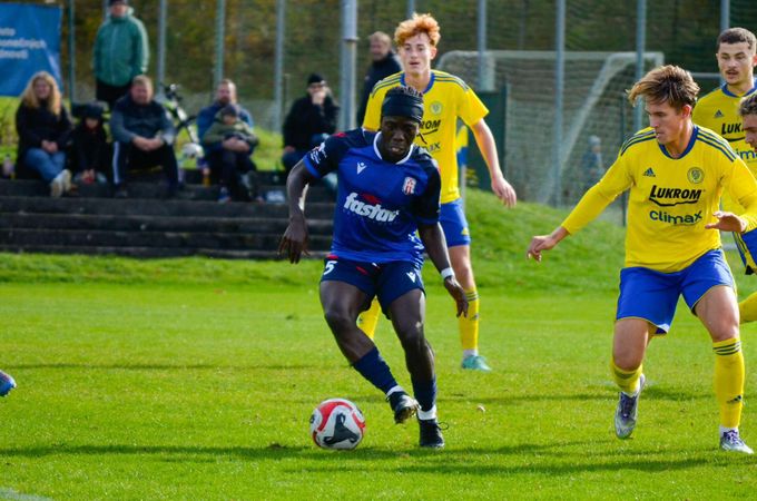 Opava dá šanci malému Nigerijci ze Vsetína. Svaly má jako kulturista, zájem měl i Jablonec Opava dá šanci malému Nigerijci ze Vsetína. Svaly má jako kulturista, zájem měl i Jablonec