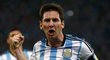 Lionel Messi slaví gól do sítě Bosny