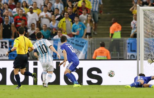 Takhle pálí Messi. Argentinský kapitán vstřelil proti Bosně druhou a vítěznou branku