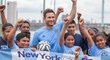 Nová posila New York City Frank Lampard byl přivítán nadšenými dětmi