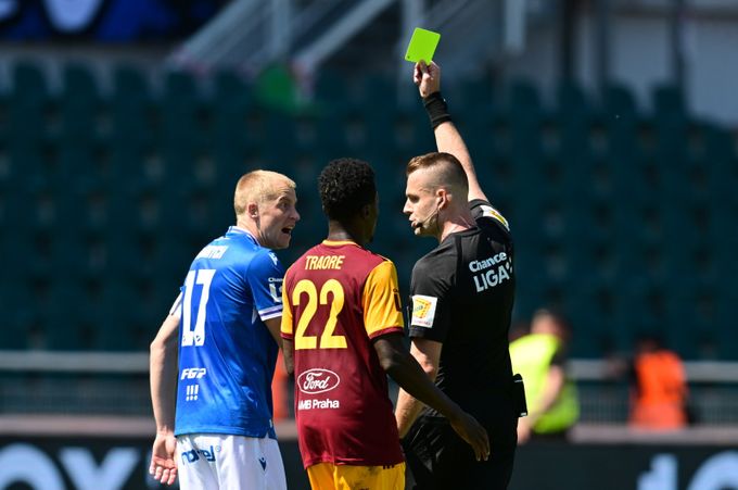 Rouček správně nenařídil penaltu Dukly: Minimální kontakt, říká komise Rouček správně nenařídil penaltu Dukly: Minimální kontakt, říká komise