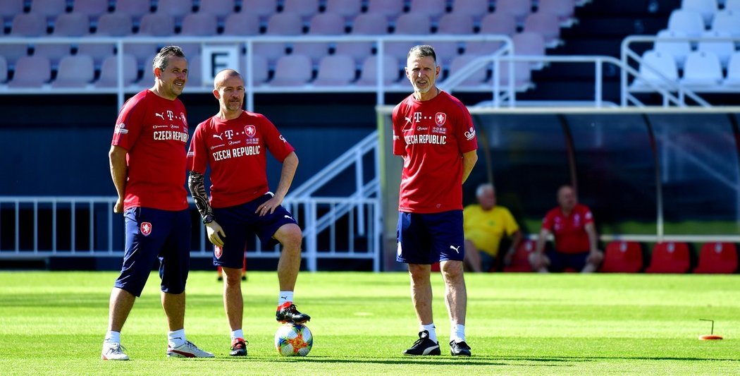 Tomáš Galásek (vlevo), Jiří Chytrý (uprostřed) a Jaroslav Šilhavý (vpravo) na tréninku národního týmu