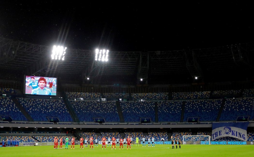 Fotbalová Neapol vzdala v zápase s AS Řím hold Maradonovi. Zvítězila pro něj 4:0