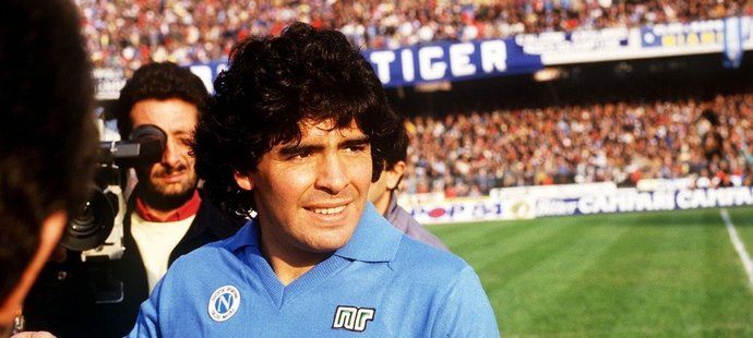 Diego Maradona přivedl jako kapitán Neapol ke dvěma italským titulům