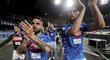 Hráči Neapole děkují fanouškům po vydařeném zápase s Interem Milán