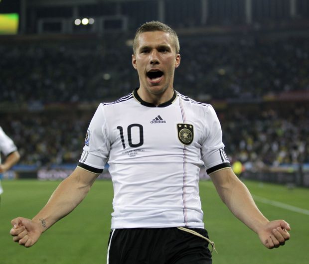 Podolski slaví další zářez do australské sítě. Podolski slaví další zářez do australské sítě.