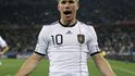 Podolski slaví další zářez do australské sítě.