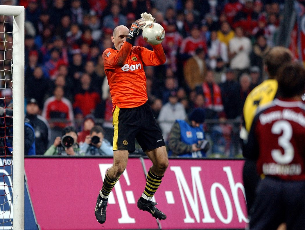 Jan Koller se v roce 2002 musel postavit do branky Dortmundu a odborný časopis Kicker ho vyhlásil gólmanem kola