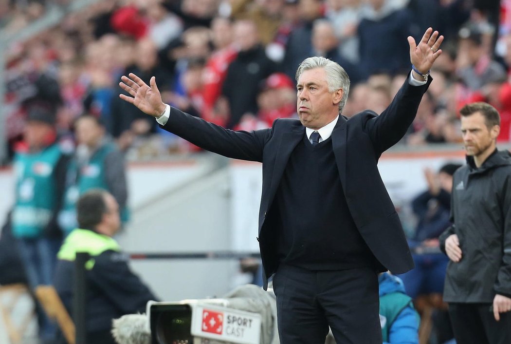 Trenér Carlo Ancelotti změnil názor na video. Je nutné, řekl