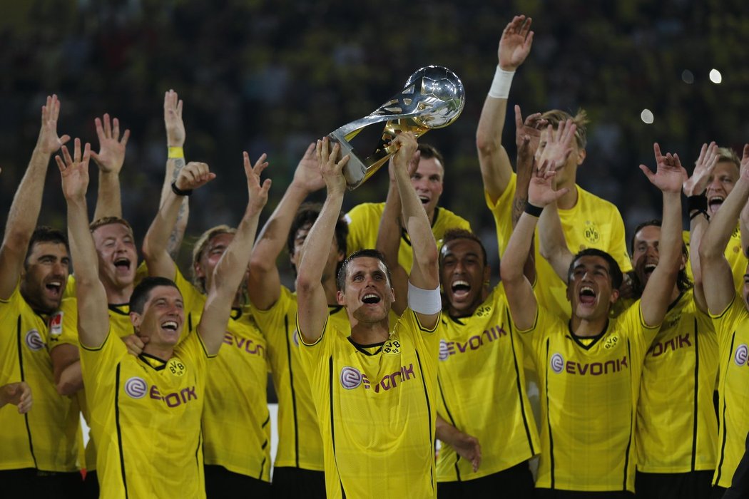 Dortmundská radost po výhře nad Bayernem nebrala konce. Bayern vedený koučem Pepem Guardiolou prohrál s Dortmundem v bitvě o německý Superpohár 2:4