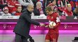 Guardiola předal pokyna na papíře a Lahm s nimi v ruce dokonce i hrál