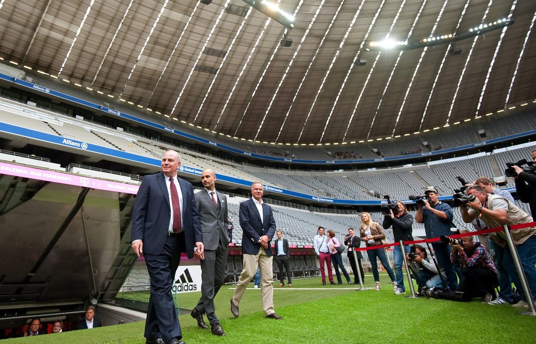 Pep Guardiola vstoupil na stadion Bayernu poprvé v roli kouče bavorského velkoklubu