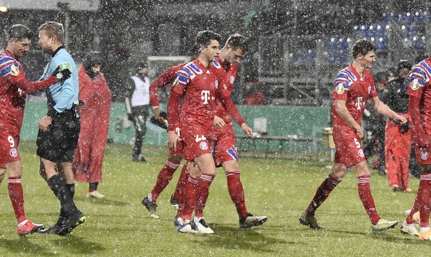 Bayern končí v poháru! Ve sněžení nezvládl penalty, slaví outsider