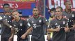 Hráči Bayernu se radují z výhry na hřišti Hamburku