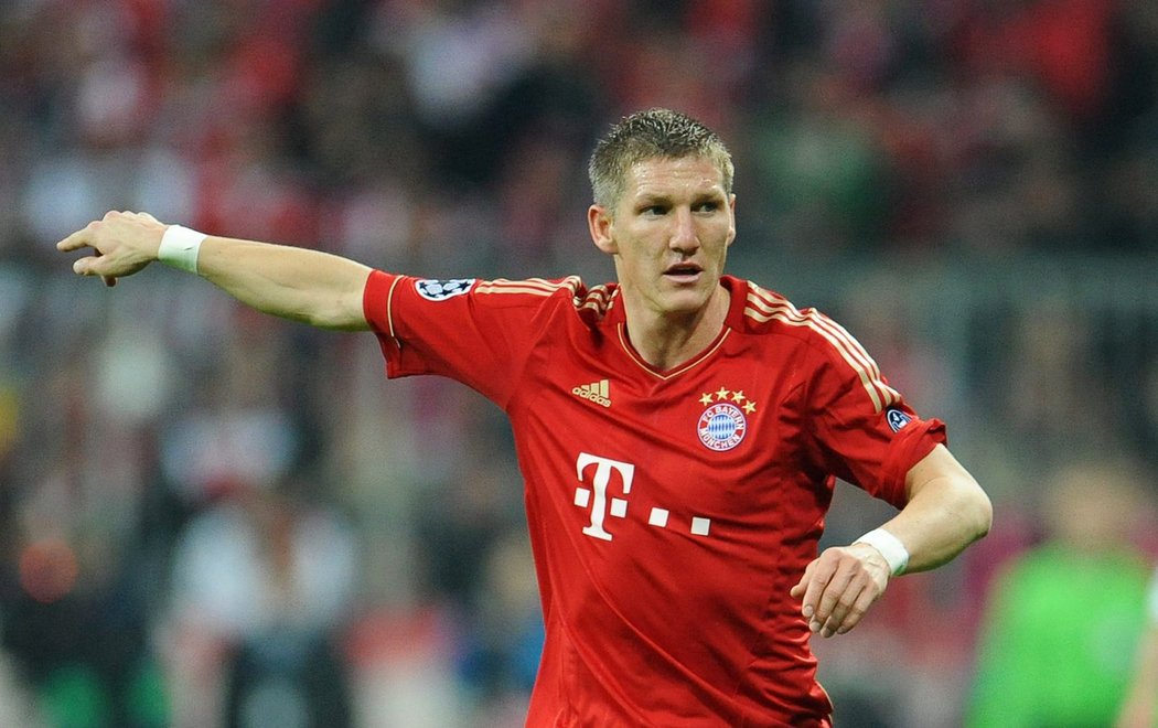 Bastian Schweinsteiger diriguje hru svého týmu proti Realu