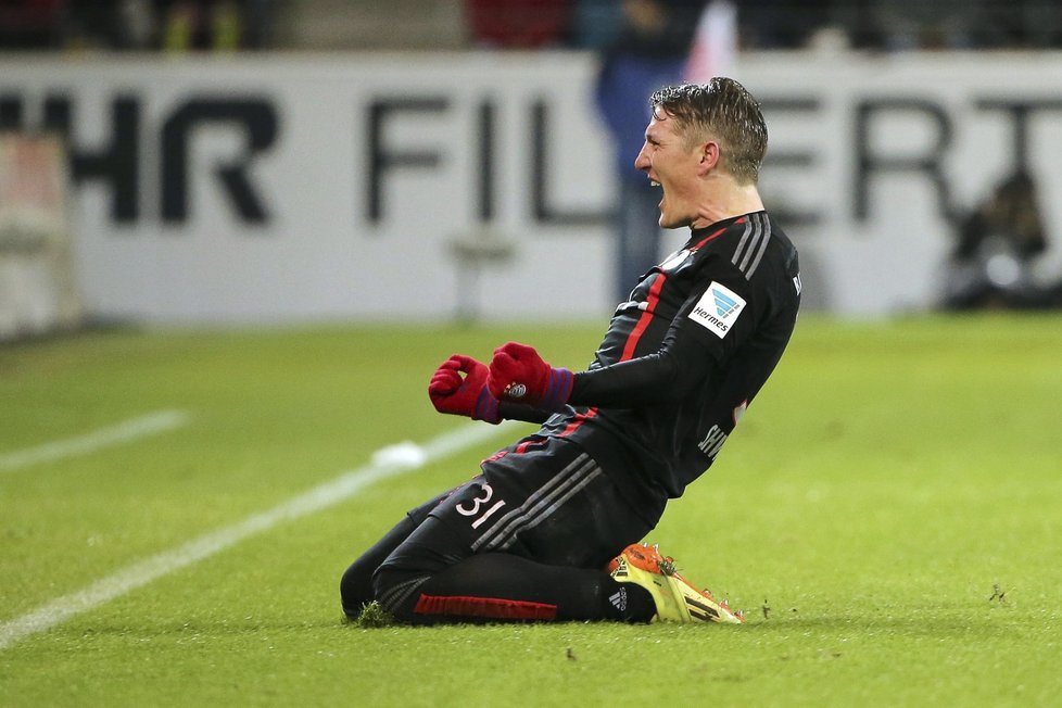 Bastian Schweinsteiger vstřelil nádherný gól z přímého kopu