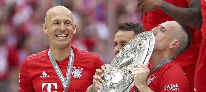 Arjen Robben a Franck Ribéry se s Bayernem rozloučili ziskem dalšího mistrovského titulu