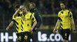 Zklamaní hráči Dortmundu po porážce od Augsburgu