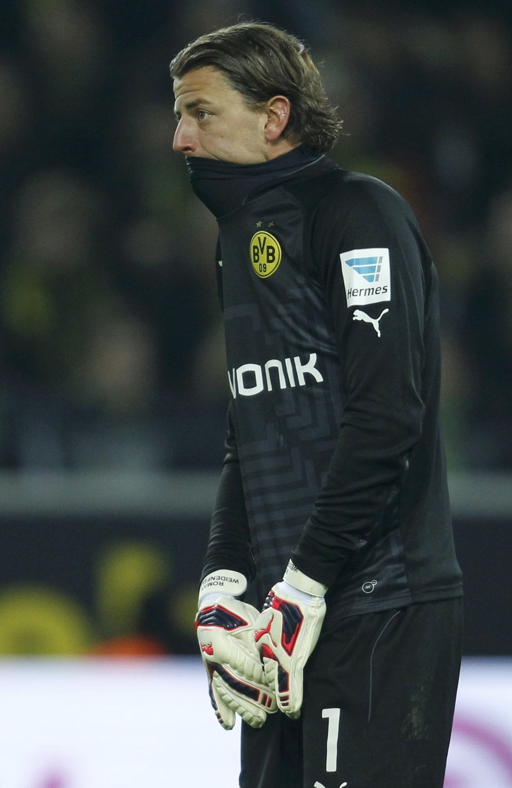 Zklamaný Roman Weidenfeller po porážce s Augsburgem