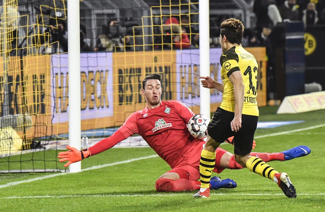 Raphael Guerreiro na Jiřího Pavlenku nevyzrál