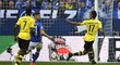 Pierre Emerick-Aubameyang střílí gól proti největšímu rivalovi ze Schalke