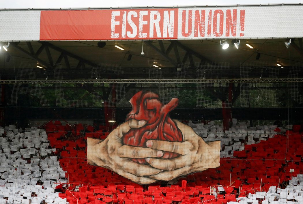 Fanoušci Unionu Berlín si na boj o Bundesligu připravili doslova za srdcechytající choreo