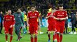 Zklamaní hráči Bayernu po prohře s Dortmundem