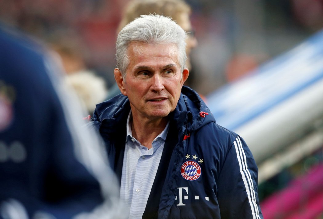 Trenér Bayernu Jupp Heynckes během vítězného zápasu s Augsburgem