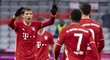 Fotbalisté Bayernu oslavují jednu z tref do sítě Hoffenheimu