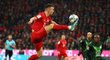 Záložní Bayernu Ivan Perišič při zpracování míče během zápasu s Wolfsburgem