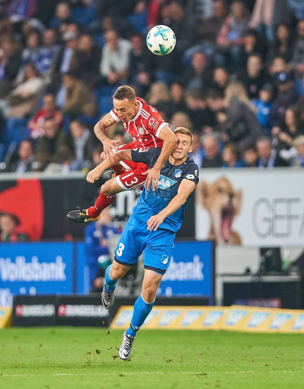 Český obránce Pavel Kadeřábek v utkání Hoffenheimu s Bayernem Mnichov