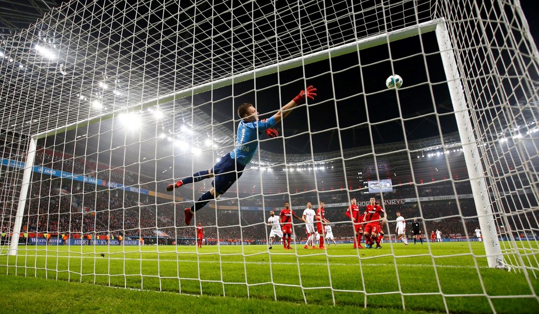 Moment, kdy James Rodríguez vstřelil branku Bayernu Mnichov do sítě Leverkusenu