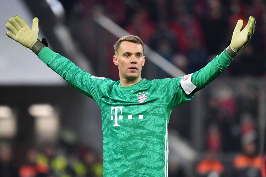 Elitní brankář Bayernu Mnichov Manuel Neuer si zkomplikoval kariéru nehodou na lyžích