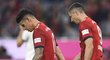 Zklamaná James Rodríguez a Robert Lewandowski po prohře Bayernu s Mönchengladbachem