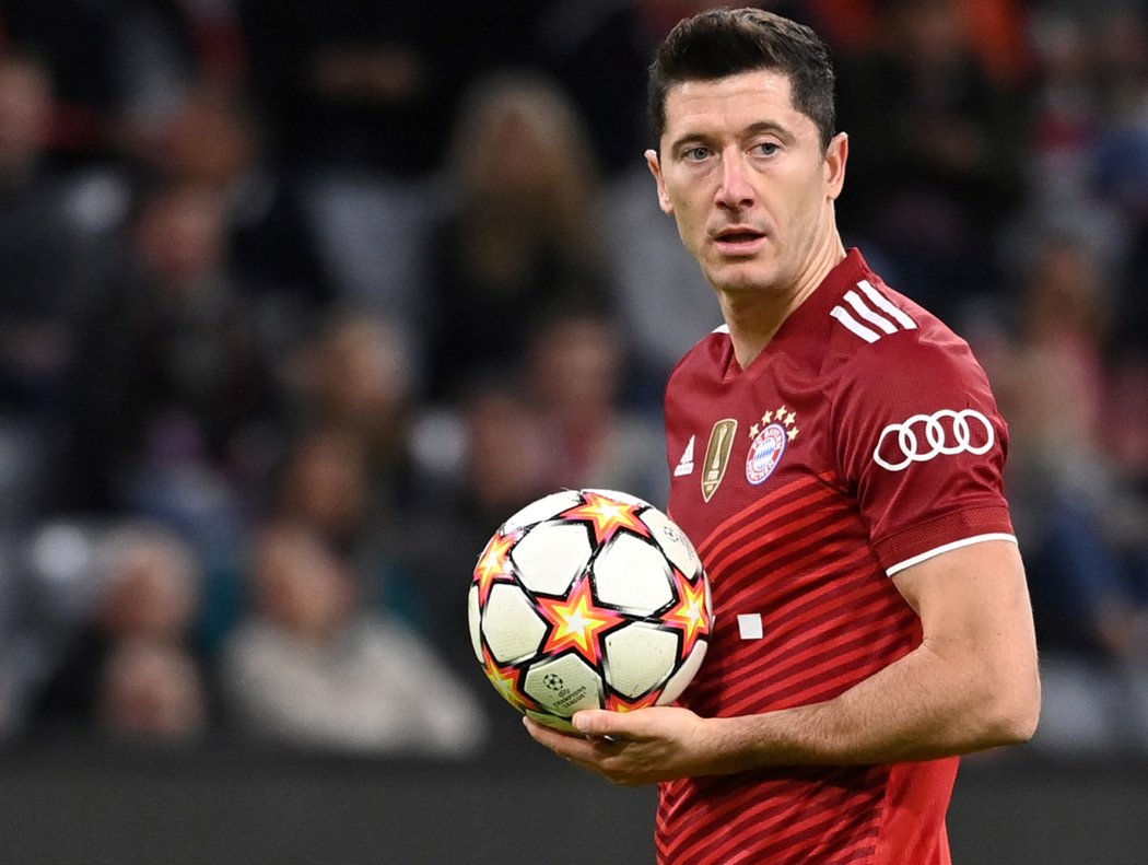 Robert Lewandowski převlékl klubové barvy poté, co dlouhé roky působil v Bayernu Mnichov