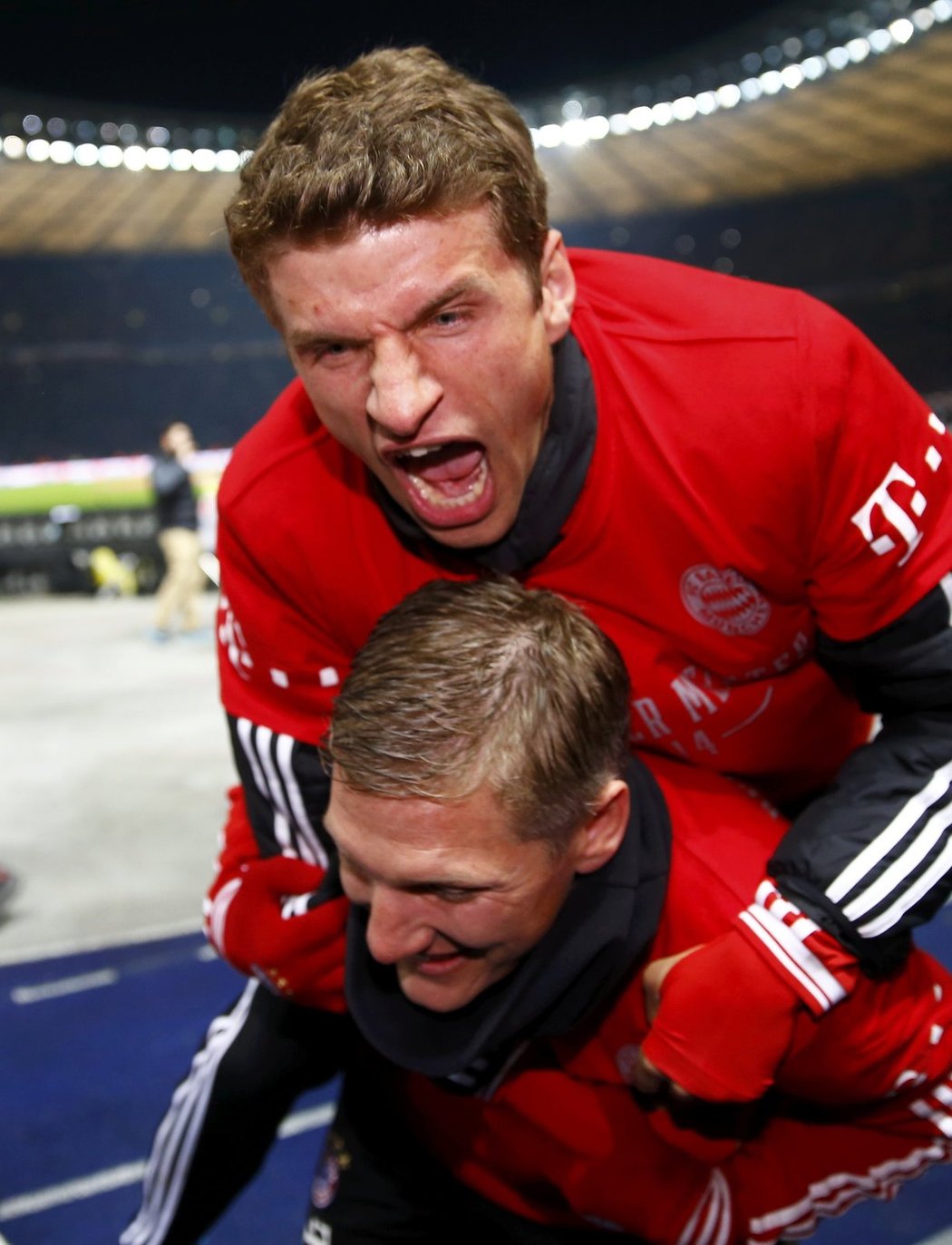 Šílená radost. Jak by ji také Thomas Müller mohl nemít, vždyť jeho Bayern získal už 24. bundesligový titul ve své historii