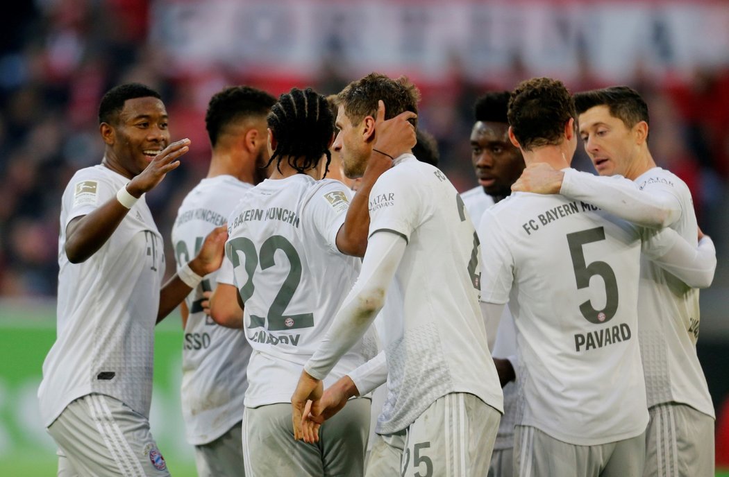 Radost hráčů Bayernu z branky do sítě Düsseldorfu
