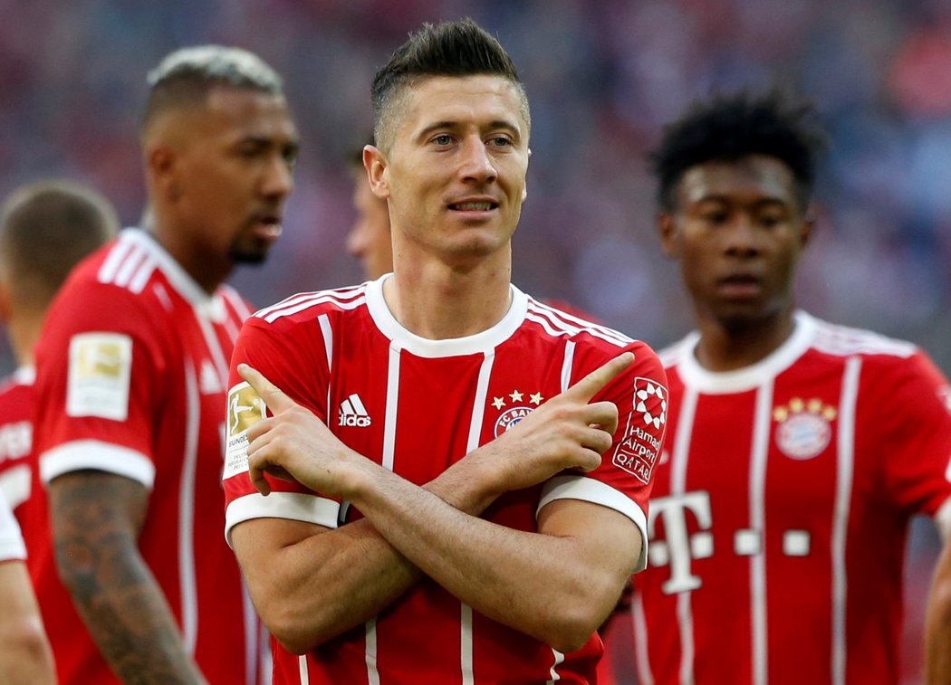 Robert Lewandowski skóroval proti Augsburgu jednou a pomohl k výhře 5:0