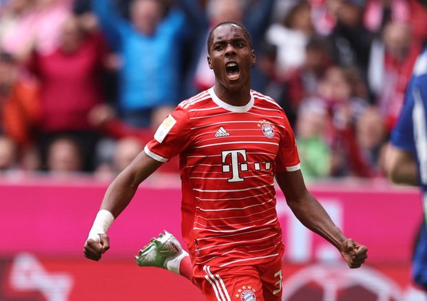 Mathys Tel se raduje z gólu Bayernu proti Schalke Mathys Tel se raduje z gólu Bayernu proti Schalke