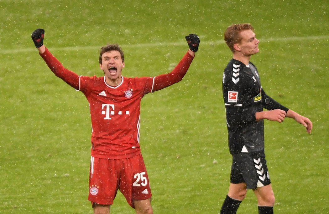 Thomas Müller rozhodl o výhře Bayernu nad Freiburgem