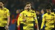 Zklamaní fotbalisté Dortmundu po remíze s Leverkusenem