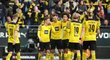 Fotbalisté Dortmundu slaví první trefu proti Kolínu nad Rýnem, o kterou se postaral Thorgan Hazard