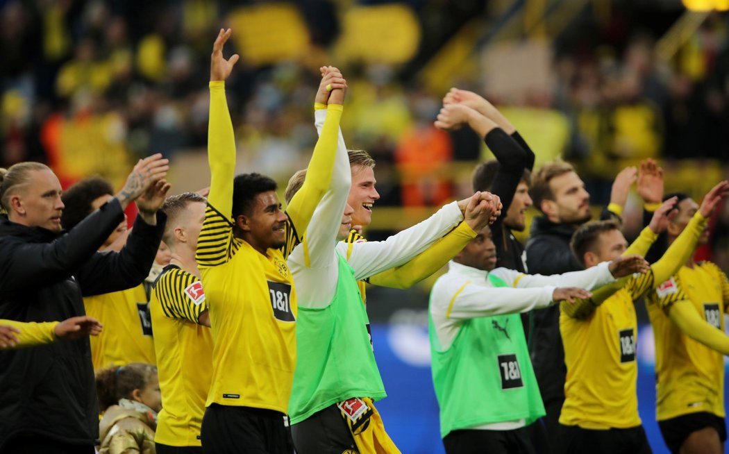 Dortmund zdolal doma Kolín nad Rýnem a drží tempo s vedoucím Bayernem