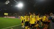 Fotbalisté Dortmundu slaví druhý gól v síti Stuttgartu
